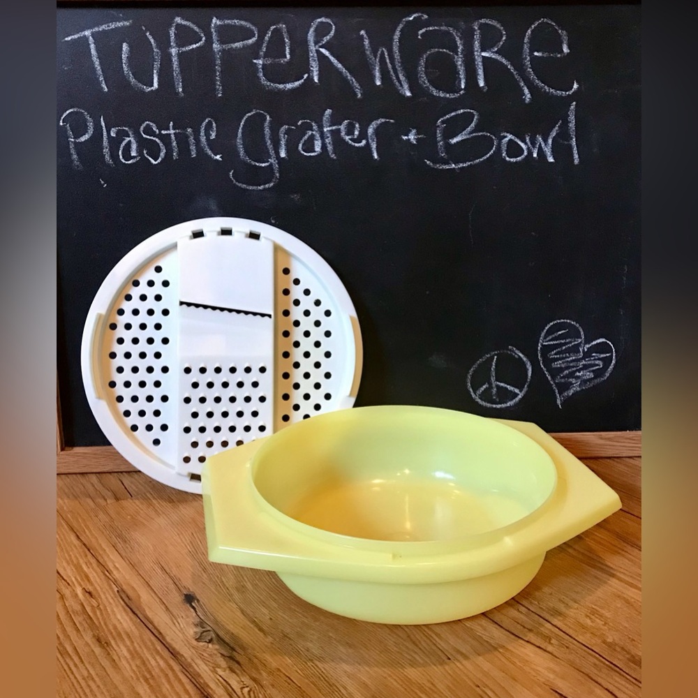 Excellent Condition Vintage TUPPERWARE Yellow Plastic Bowl With Grater Lid